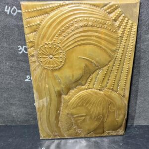 Дівчина з дитиною