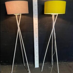 Комплект торшерів на металевій тринозі