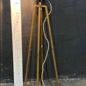 Торшер прожектор на тринозі