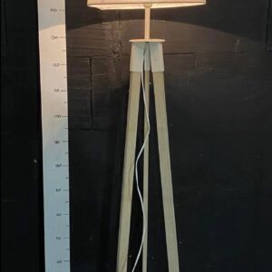 Торшер тринога