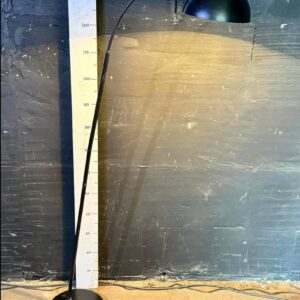 Торшер-лампа