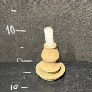 Підсвічник жовтий дерево