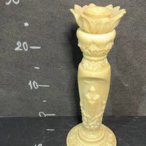 Підсвічник жовтий різьблений