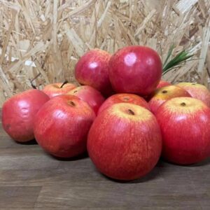 Яблуко бутафорне