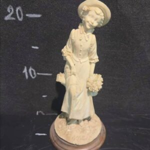 Біла дівчинка