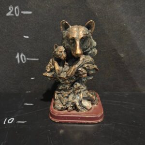 Статутетка "Ведмідь та вовк"