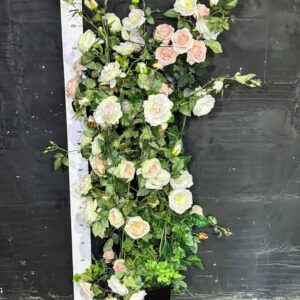 Роза в горщику