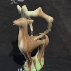 Коричневий олень