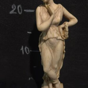 Статуетка "Біла Дівчина"