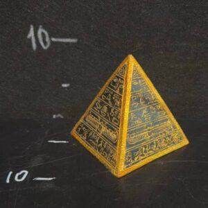 Статуетка "Золота піраміда"