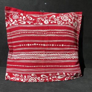 Подушка червона з орнаментом