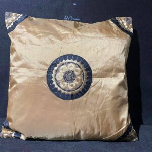 Подушка беж з блиском