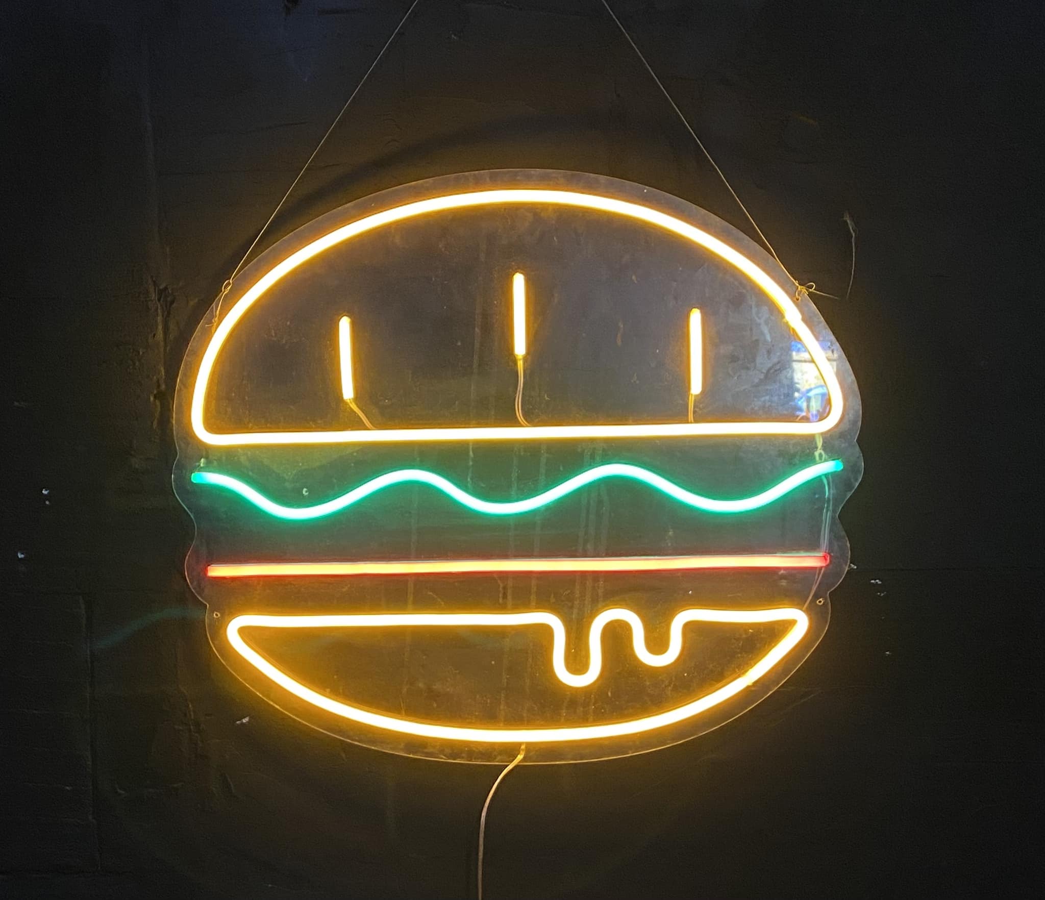 Неон вивіска "гамбургер"